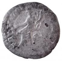 Római Birodalom / Róma / Commodus 179-180. Denár Ag (2,7g) T:2-,3
Roman Empire / Rome / Commodus 17...