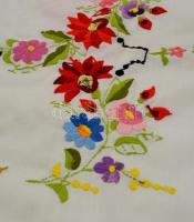 Nagyméretű, kalocsai mintás hímzett vászon terítő / Hungarian ornamented tableclothes 50x80 cm