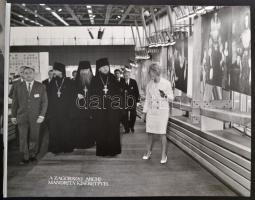 1970 Moszkva, ,,Magyar jubileumi népgazdasági kiállítás" c. fotóalbum, 44 db vintage fotóval a ...