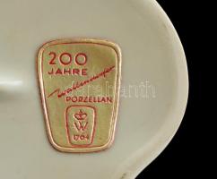 Wallendorf nyuszikat etető puttó, kézzel festett, jelzett, hibátlan, m:15 cm