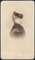 cca 1865 Hartl Alajosné feliratozott, vizitkártya méretű fényképe Borsos és Doctor pesti műterméből, 10,5x6 cm