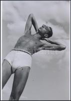 Napfürdő és nagymosás, korabeli negatívokról készült mai nagyítások, 25x18 cm