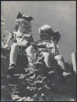 cca 1940 Matheisel József (1908-1961) rozsnyóbányai fotóművész 2 db vintage alkotása, egyik felirato...