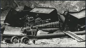 cca 1968 Kalocsai Rudolf (?-?) budapesti fotóművész 2 db vintage alkotása, az egyik jelzett, 24x18 c...