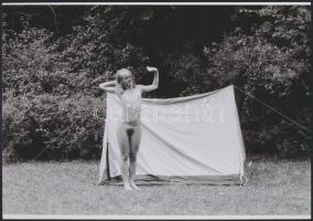 cca 1972 Vadkemping egy szelíd őzikével, 3 szolidan erotikus fénykép, korabeli negatívokról készült ...