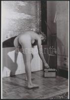 cca 1974 Csavard fel a szőnyeget, 4 db szolidan erotikus fénykép, korabeli negatívokról készült mai nagyítások, 25x18 cm / 4 erotic photos, 25x18 cm