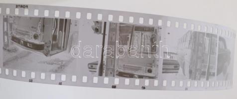 cca 1979 Budapest, a 144-es autóbuszjárat találkozása egy taxival és a villamosvezetéket tartó vasos...