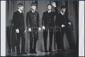 cca 1964 Beatles együttes, Fekete György (1904-1990) budapesti fényképész hagyatékában fellelt 2 db repró negatív mai nagyítása, 10x15 cm