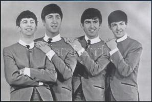 cca 1965 Beatles együttes, Fekete György (1904-1990) budapesti fényképész hagyatékában fellelt 2 db ...
