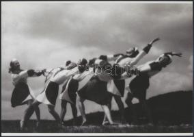 cca 1935 Szentpál Olga (1895-1968) mozgásművészeti iskolájának archívumában fellelt vintage fotó másolata, mai nagyítás, Angelo Funk Pál (1894-1974) felvétele, 18x25 cm