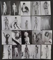 cca 1976 Lakásban, műteremben és szabadban készült szolidan erotikus felvételek, 55 db mai nagyítás ...