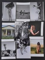 cca 1974 Vízben, hóban, heverőn és szőnyegen, bárhol és bármikor, 13 db szolidan erotikus fénykép, 13x18 cm / 13 erotic photos, 13x18 cm
