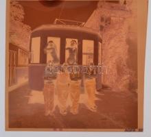 cca 1985 A fogaskerekű végállomásán, szolidan erotikus felvételek, 13 db vintage negatív, 6x6 cm