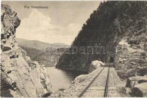 4 db régi norvég városképes lap, vasútállomások (képeslapfüzetből) / 4 pre-1945 Norwegian town-view ...