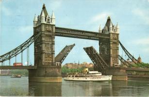 24 db régi és modern közlekedési eszköz motívumos képeslap, automobilok, buszok, villamosok, vasút, ...