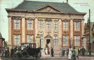 24 db régi és modern közlekedési eszköz motívumos képeslap, automobilok, buszok, villamosok, vasút, ...