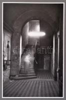 Végh Attila: Közelítések. Bp., 2009, Napkút Kiadó. Kiadói kartonált papírkötés, fekete-fehér fotókka...