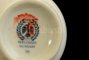 Hollóházi porcelán kulacs, 6 db kupicával, vadász témájú díszítéssel matricás, hibátlan, jelzett