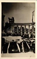 Budapest XIV. A világháborúban elesett ismeretlen hősök emlékköve, avatási ünnepség - 3 db régi képe...