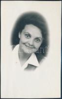 Rácz Vali (1911-1997) színésznő fotója, 13,5x8,5 cm