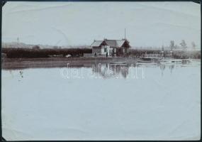 cca 1900 Keszthely, Csónakkikötő, fotó felületén törésnyomokkal, 11x16,5 cm