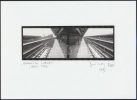 1983 Jankovszky György(1946-): New York, Brooklyn, subway, feliratozva, aláírt, pecséttel jelzett, kartonra kasírozva, 6,5x17 cm