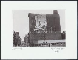 1983 Jankovszky György(1946-): New York, feliratozva, aláírt, pecséttel jelzett, kartonra kasírozva, 12,5x17,5 cm