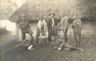 1916 M. Kir. 1. Népfölkelő Gyalogezred III. Zászlóalj katonái főzéshez készülve / WWI Hungarian soldiers, group photo