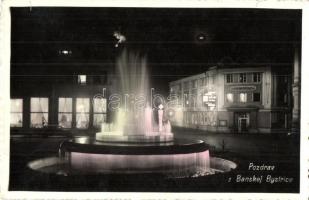 Besztercebánya, Banska Bystrica; utcakép este, szökőkút, automobil, Fiatalok Keresztény Egyesülete háza / street view at night, fountain, automobile, YMCA building, photo (EK)