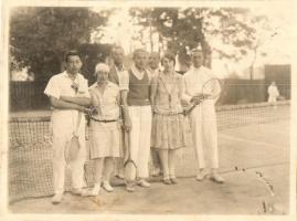 Ótátrafüred, Stary Smokovec, Alt-Schmecks; teniszpálya, teniszezők csoportképe / tennis court, tennis players group photo (vágott / cut)