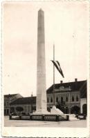 Óbecse, Stari Becej; Országzászló és Hősi emlékmű / Hungarian flag, heroes memorial, photo (EK)