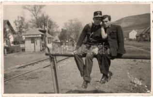 Szászlekence, Lekence, Lechnitz, Lechnita; vasútállomás, vasutasok / railway station, railwaymen, photo (EK)