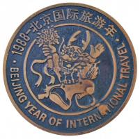 Kína 1988. Pekingi Turisztikai Adminisztráció / Nemzetközi Utazás éve Br emlékérem dísztokban (49mm) T:2 China 1988. Beijing Tourism Administration / Year of International Travel Br commemorative medal in case (49mm) C:XF