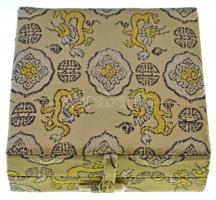 Kína 1988. "Pekingi Turisztikai Adminisztráció / Nemzetközi Utazás éve" Br emlékérem díszt...