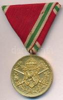 Bulgária 1938. Bolgár Háborús emlékmedál "1915-1918" mellszalaggal T:2 Bulgaria 1938. Bulgarian Commemorative Medal for World War I for combatants, gilt Br medal on wartime ribbon C:XF