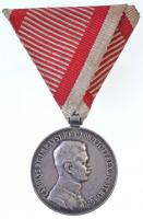 1917. "Károly Ezüst Vitézségi Érem II. osztálya" jelzett Ag kitüntetés modern mellszalagon. Szign.: Kautsch T:2- kis ph., ü.  Hungary 1917. "Silver Gallantry Medal, 2nd Class" hallmarked Ag decoration with modern ribbon. Sign.: Kautsch C:VF small edge error, ding  NMK: 306.