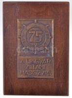 1970. "75 éves a Magyar Állami Hajózás 1895-1970" Br lemezplakett (80x49mm) fa talapzaton (125x89mm) T:2