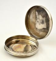 Ezüst(Ag) virágmintával/virágkosárral díszített dobozka, jelzett, d: 5 cm, nettó: 21,9 g