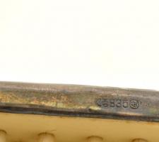 Ezüst (Ag.) díszes kézi tükör és ruhakefe, jelzett, jó állapotban, h:16 és 26 cm, bruttó: 69 g és 37...