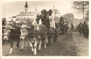 1935 Mór, Szüreti felvonulás a bornapon, ökrös szekér, Jelfy Gyula photo (EK)