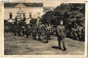 1940 Csíkszereda, Miercurea Ciuc; bevonulás / entry of the Hungarian troops (fa)