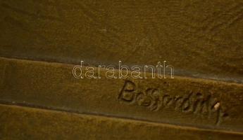 Besserdich jelzéssel: Jusztícia. Bronz, alabástrom talapzaton, m:28 cm