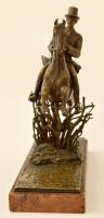 Copyright Thenn Vienna jelzéssel: Ugrató lovas. Bronz, márvány talapzaton, m:20 cm, h:19 cm