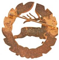 Dn Vadászjelvény, zománcozott és aranyozott fém jelvény (36mm) T:2 kis zománchiány