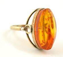 Ezüst(Ag) gyűrű szintetikus borostyánnal, jelzet, méret: 51, bruttó: 3,7 g
