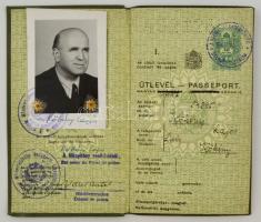 1947 Útlevél 1947 jűliusában 20 + 5 Ft illetékbélyeggel. Vászonkötéses, Magyar Királyság kiadás, a b...