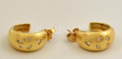 Arany(Au) 18K fülbevaló briliáns csiszolású gyémántokkal, jelzett, bruttó: 7,9 g