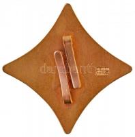 ~1942. "A Magyar Vöröskereszt Díszjelvénye" aranyozott, zománcozott Br kitüntetés, hátolda...