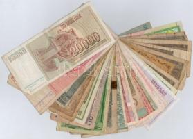 30db-os vegyes külföldi bankjegy tétel, közte Csehszlovákia, Jugoszlávia, Lengyelország, Románia, Ur...