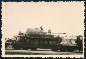 cca 1940 Harckocsi szállítása vasúton .6x9 cm